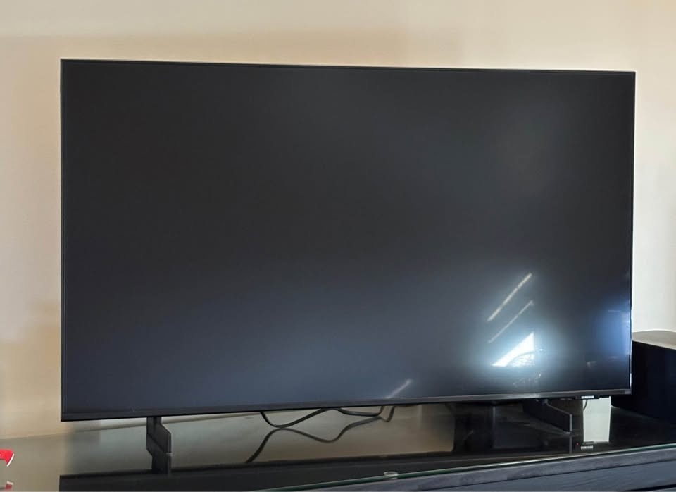 Samsung 43" 4K UHD HDR LED Tizen Smart TV - photo 2