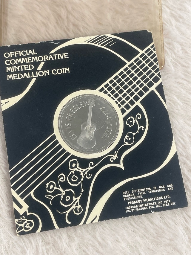 Scott #2721 Elvis Stamps & 1977 Commemorative Coin Book - photo 3