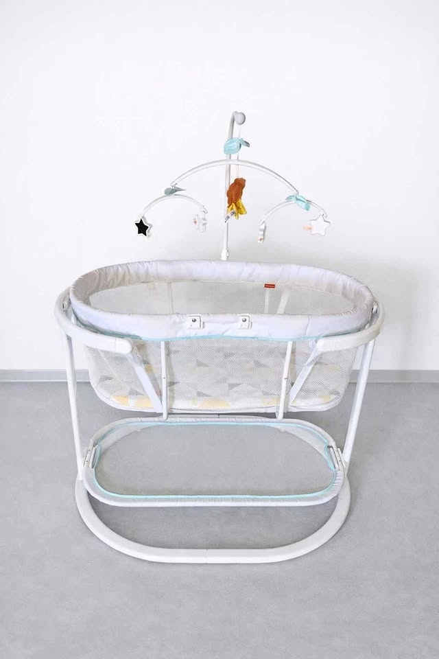Fisher-Price Baby Bassinet with Mobile
