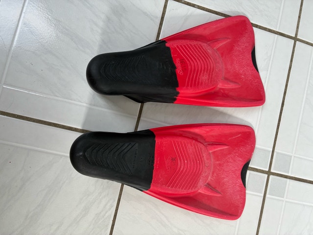 XS Red and Black Swim Flippers - photo 3