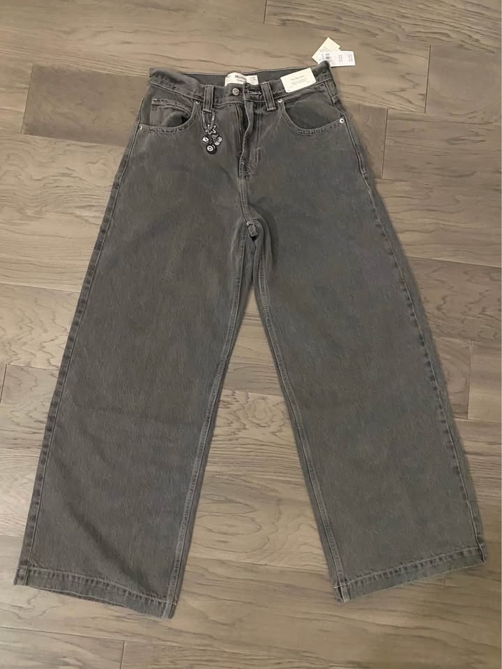 BRAND NEW HOLLISTER "The Big Jean" Jeans. Size: 30/34 - photo 3