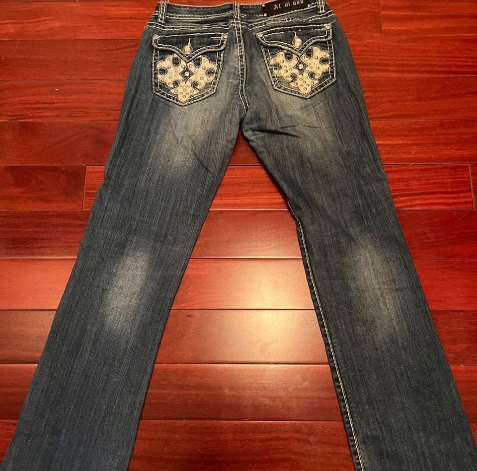 LA Idol Distressed Jeans