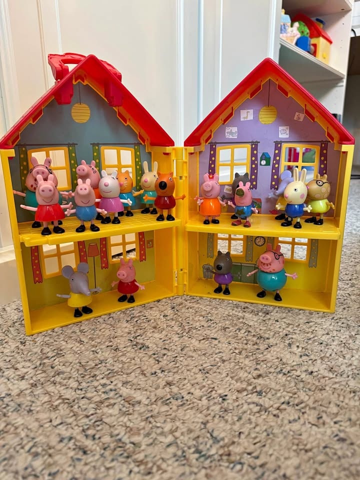 Peppa Pig and friends with carry house