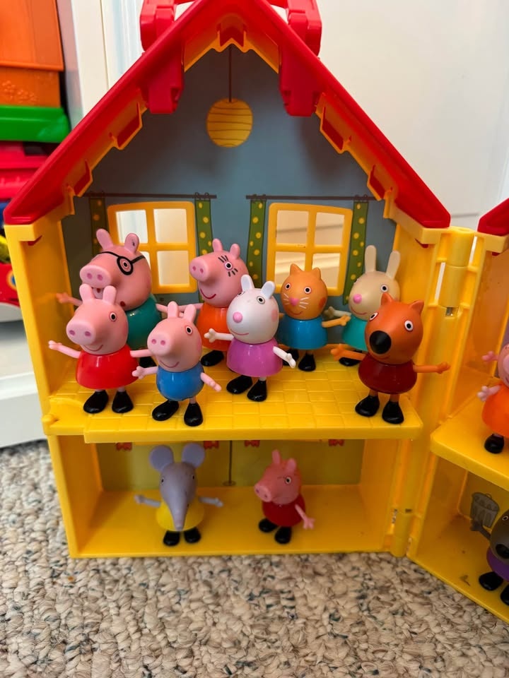 Peppa Pig and friends with carry house - photo 2