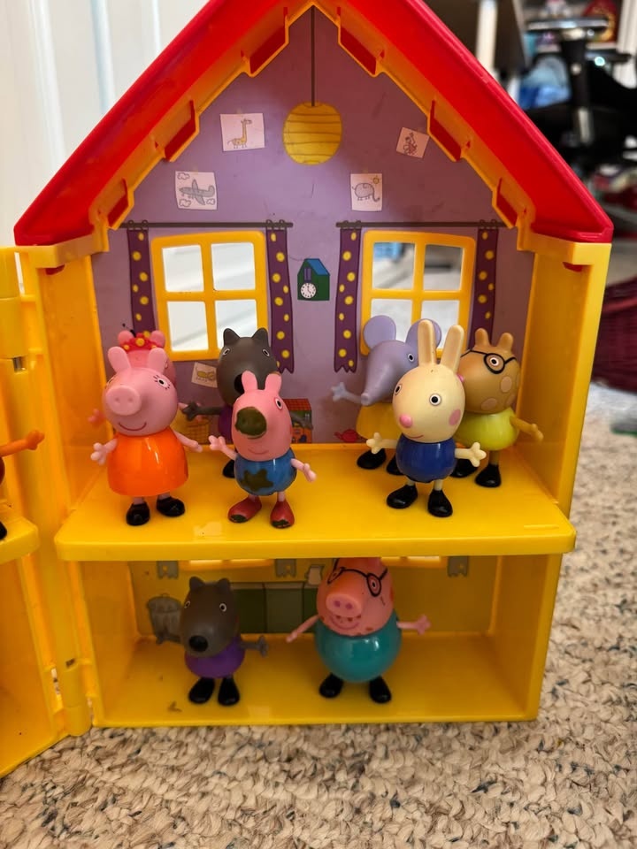 Peppa Pig and friends with carry house - photo 3