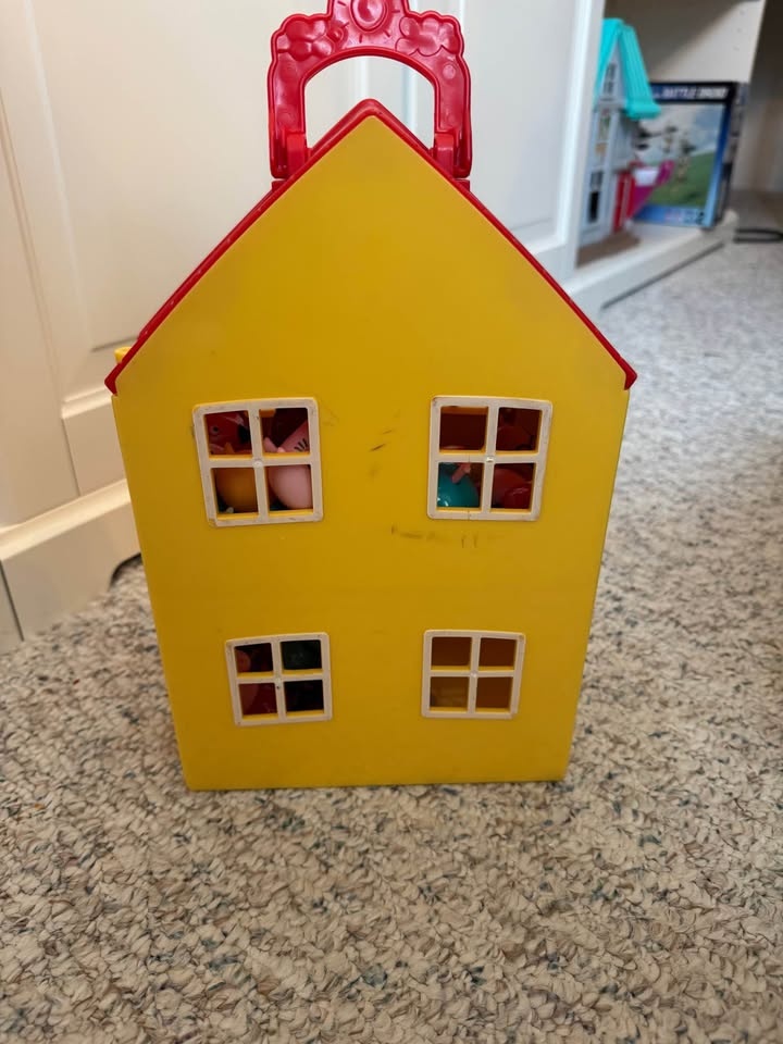 Peppa Pig and friends with carry house - photo 4