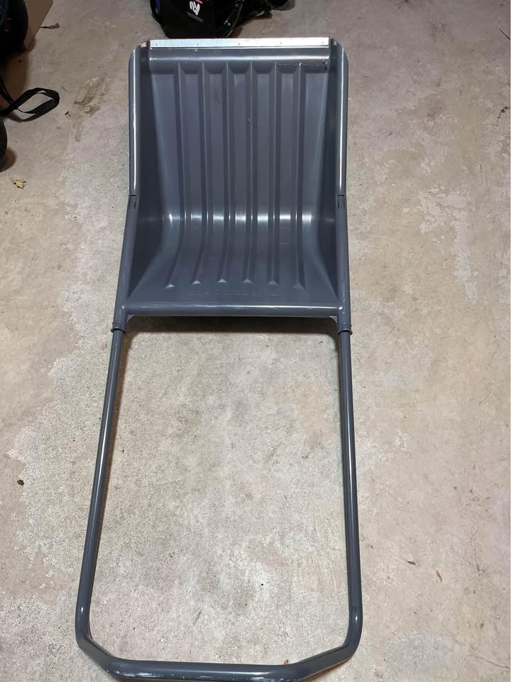 Yard works HD snow shovel sleigh with steel wear strip 24 in