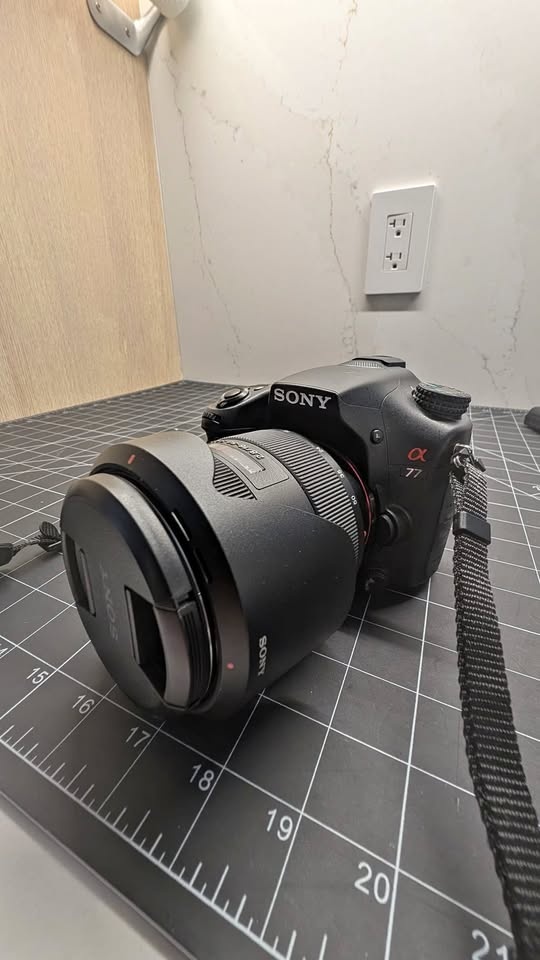 Sony Alpha 77 Kit - MINT - LESS THAN 400 SHUTTER COUNT!!!