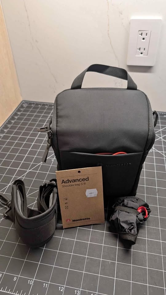 Brand New Manfrotto Advanced Camera Shoulder Bag (Size S III)