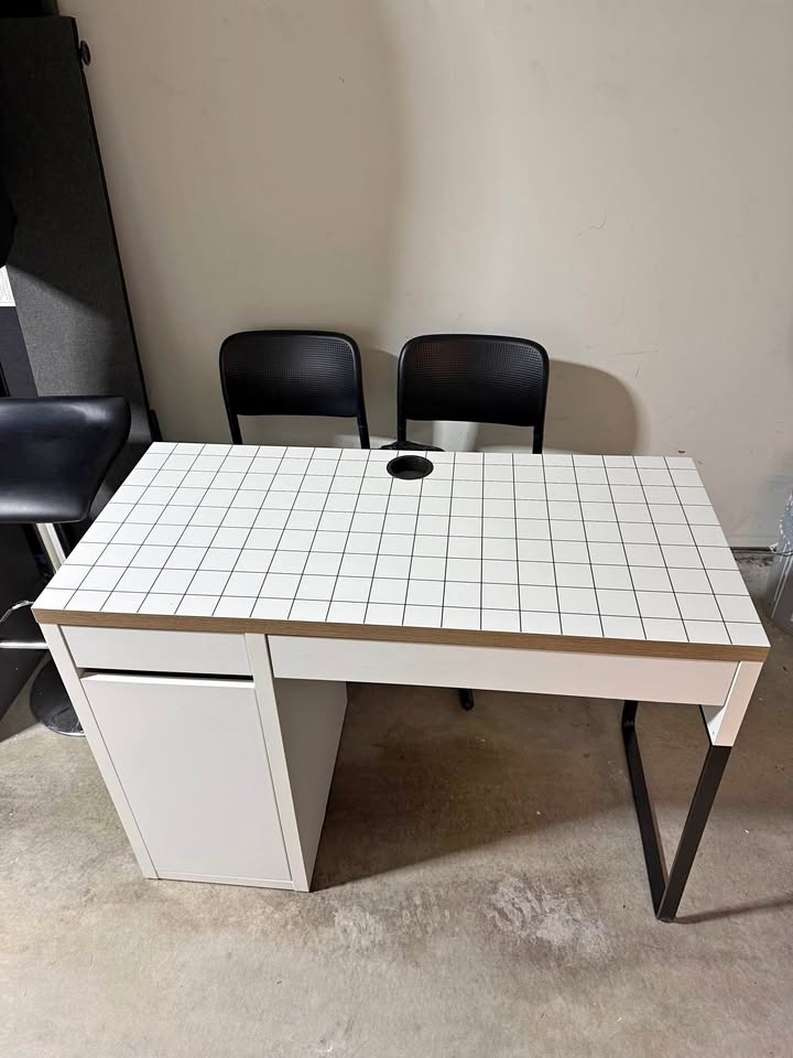 IKEA MICKE Desk