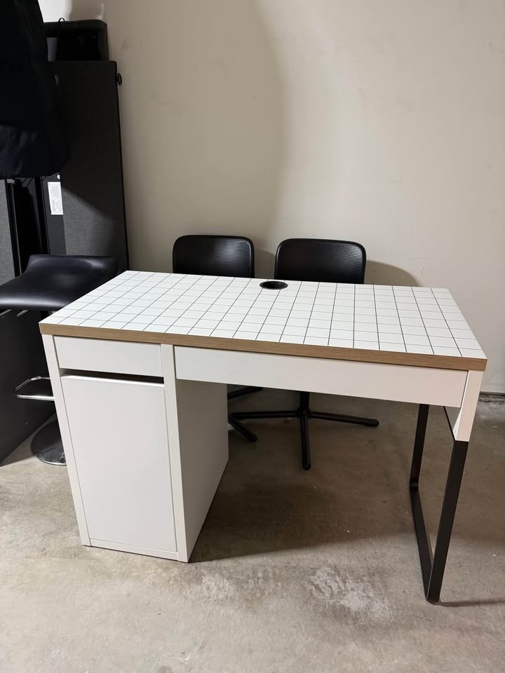 IKEA MICKE Desk - photo 2