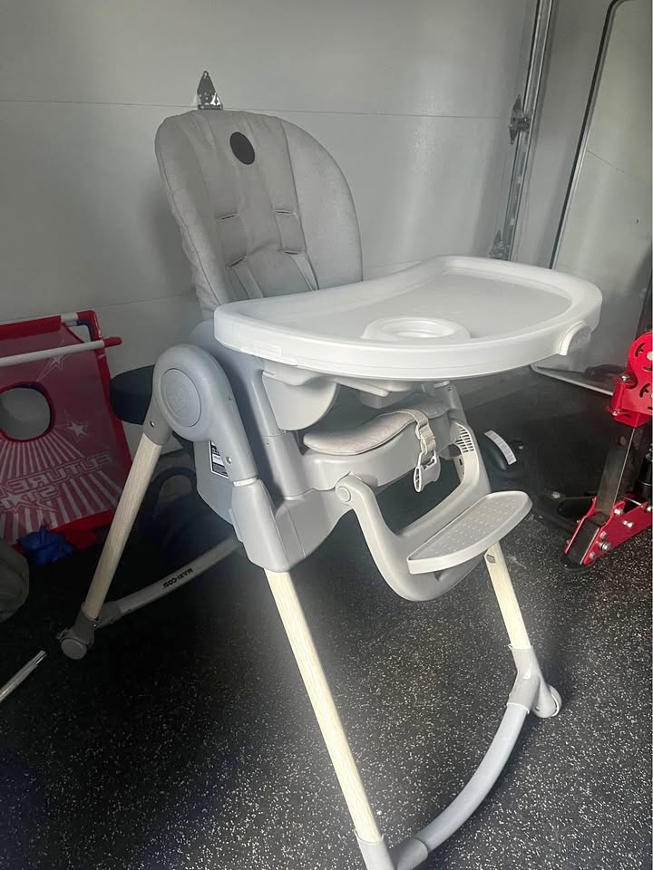 High chair maxi cosi