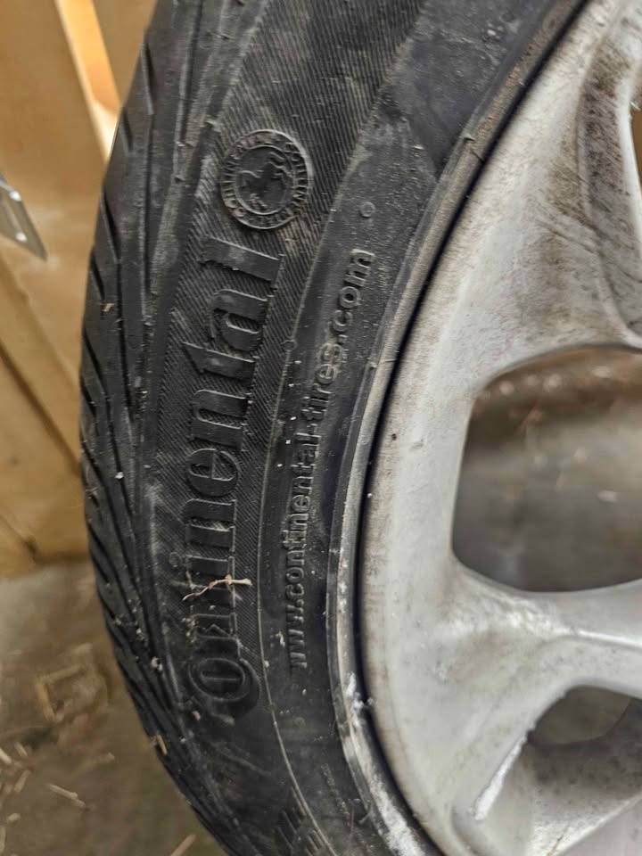 Set of 4 tires on aluminum rims - photo 2