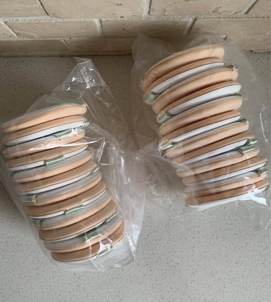 Two Dozen Clinique Powder Puffs/Makeup Applicators - photo 2
