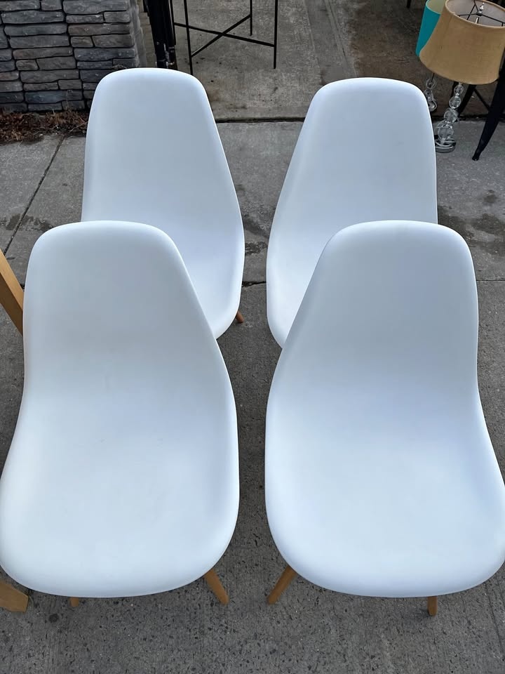 4 Giantex Dining Chairs in White