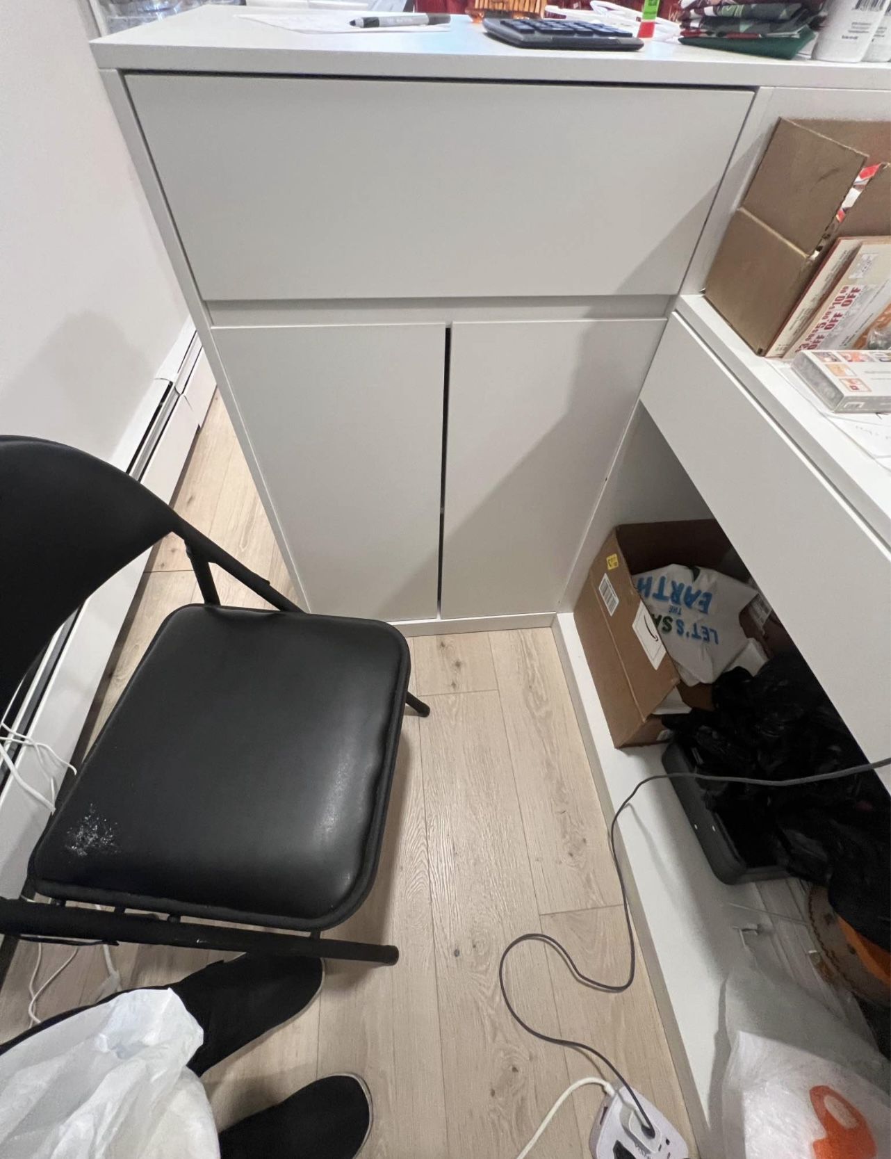 Modern Reception Cashier Desk With Open Shelving - photo 4