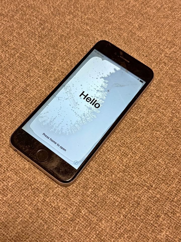 Broken iPhone 6s