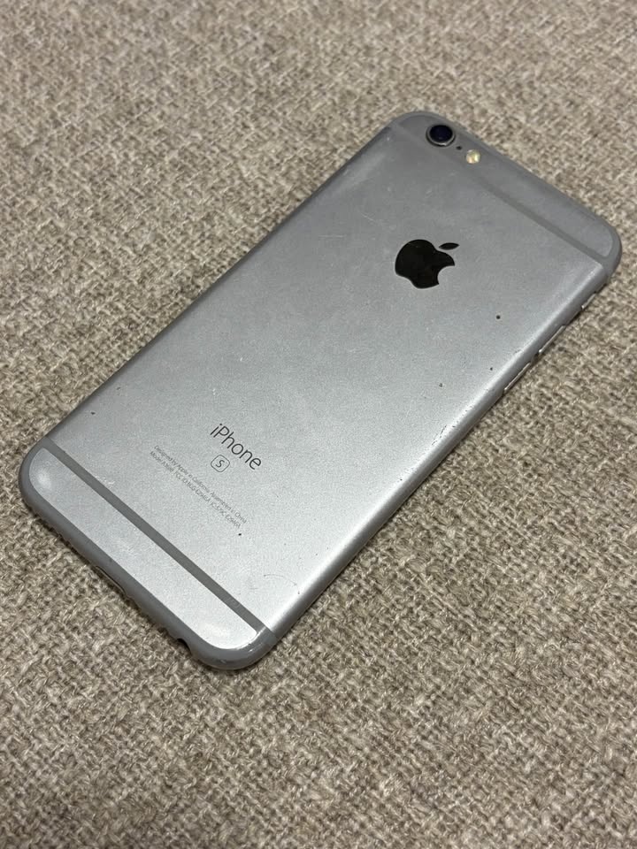 Broken iPhone 6s - photo 3