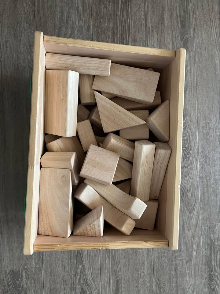 IKEA Flisat toy storage with building blocks - photo 3