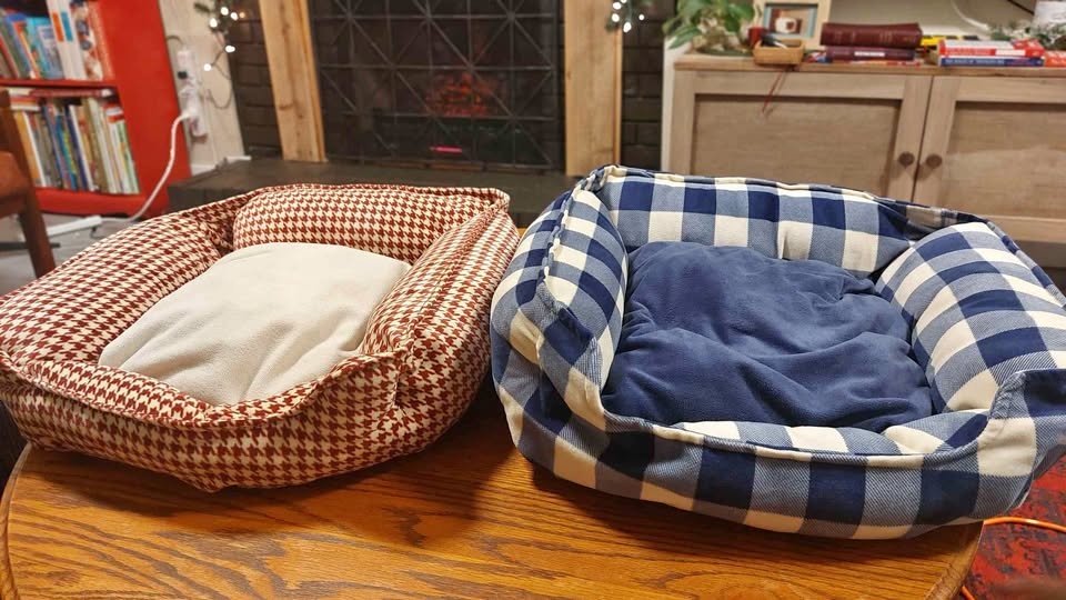 2 Cat or Dog Beds