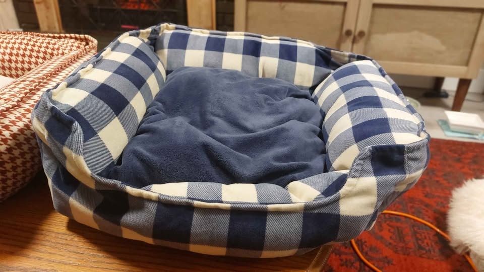2 Cat or Dog Beds - photo 4