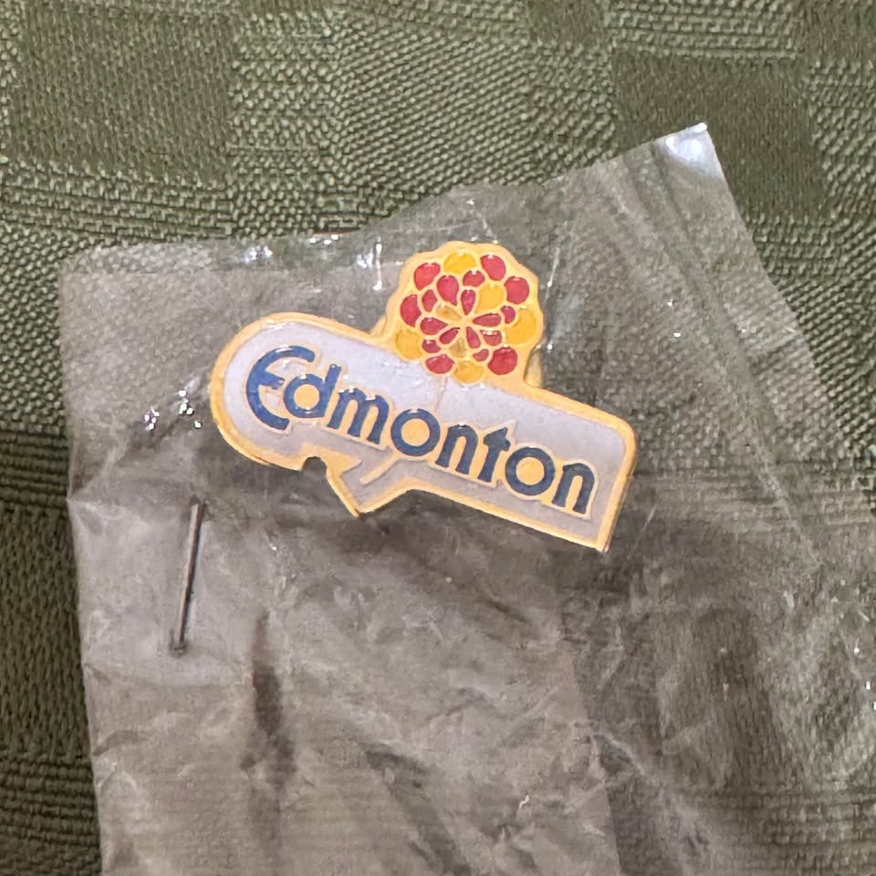 City of Edmonton lapel pin - photo 2