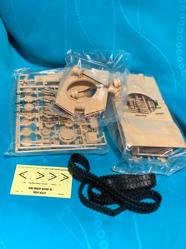 Revell Abrams M1A1 Tank SnapTite Max Model Kit - photo 3