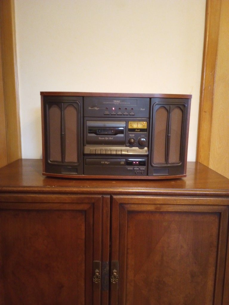 TEAC GF-330 Music System - AM/FM, Cassette, CD, Turntable