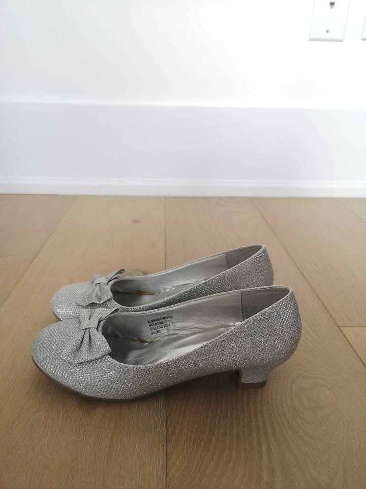 Girls' Silver Glitter Dress Shoes (Size 4) - photo 2