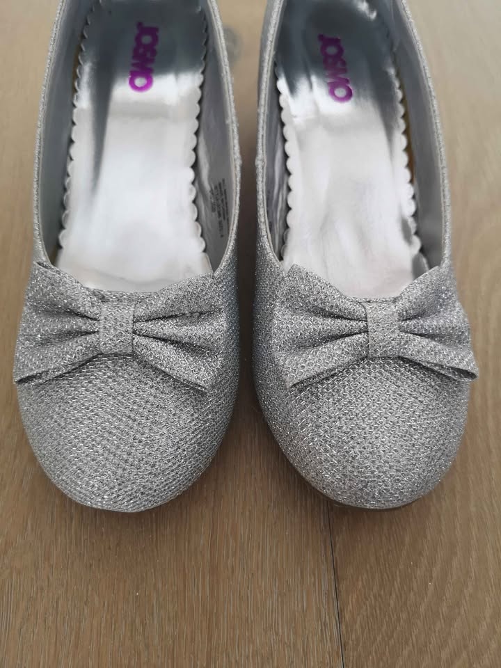 Girls' Silver Glitter Dress Shoes (Size 4) - photo 3