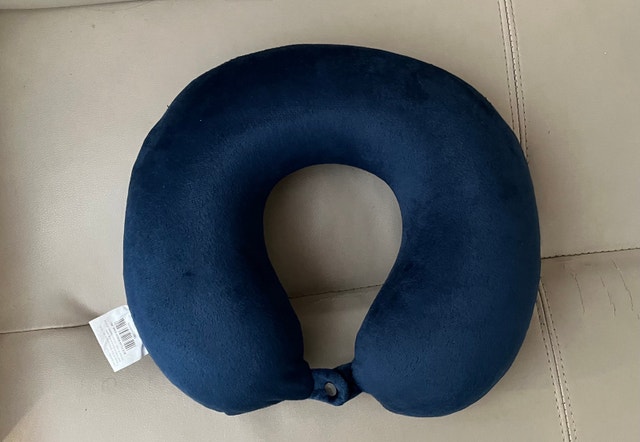 Travel Pillow - Brand New - photo 2