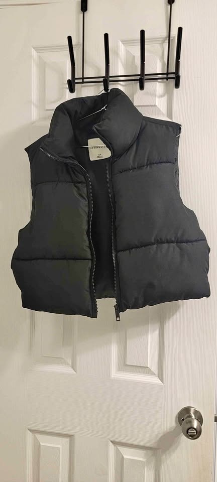 Aeropostale Women's Puffer Vest - Size Small