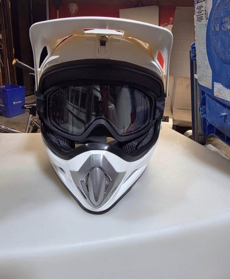 2 Quality Motocross Helmets - photo 2