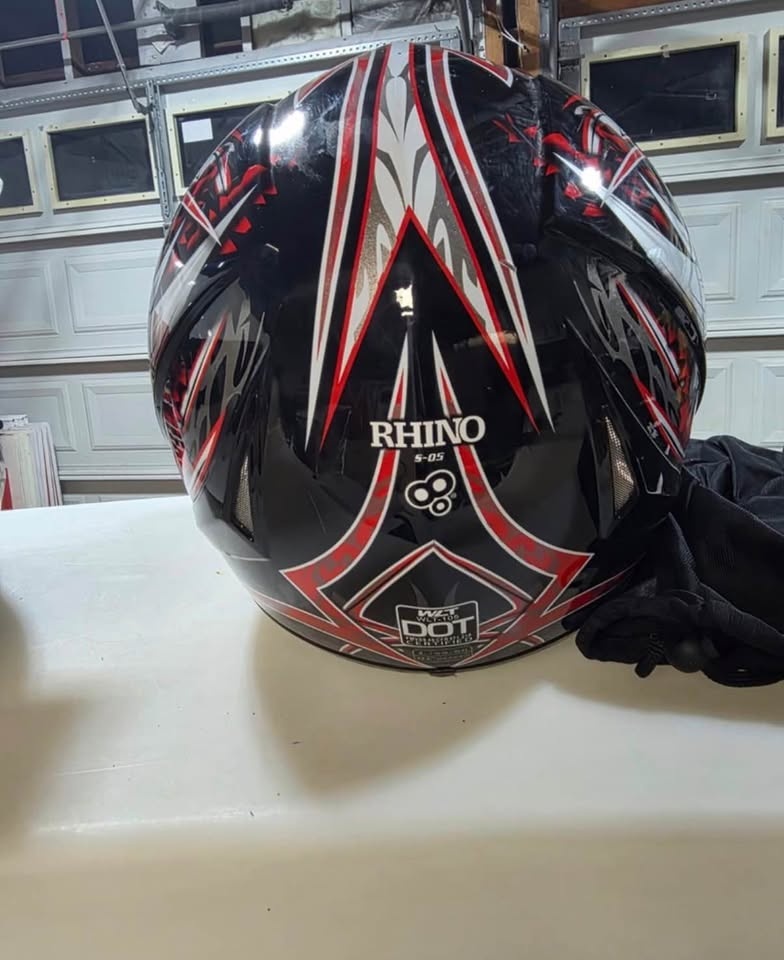 2 Quality Motocross Helmets - photo 5
