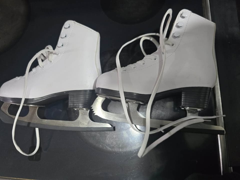 (2 pairs) White and Black Ice Skates - photo 2