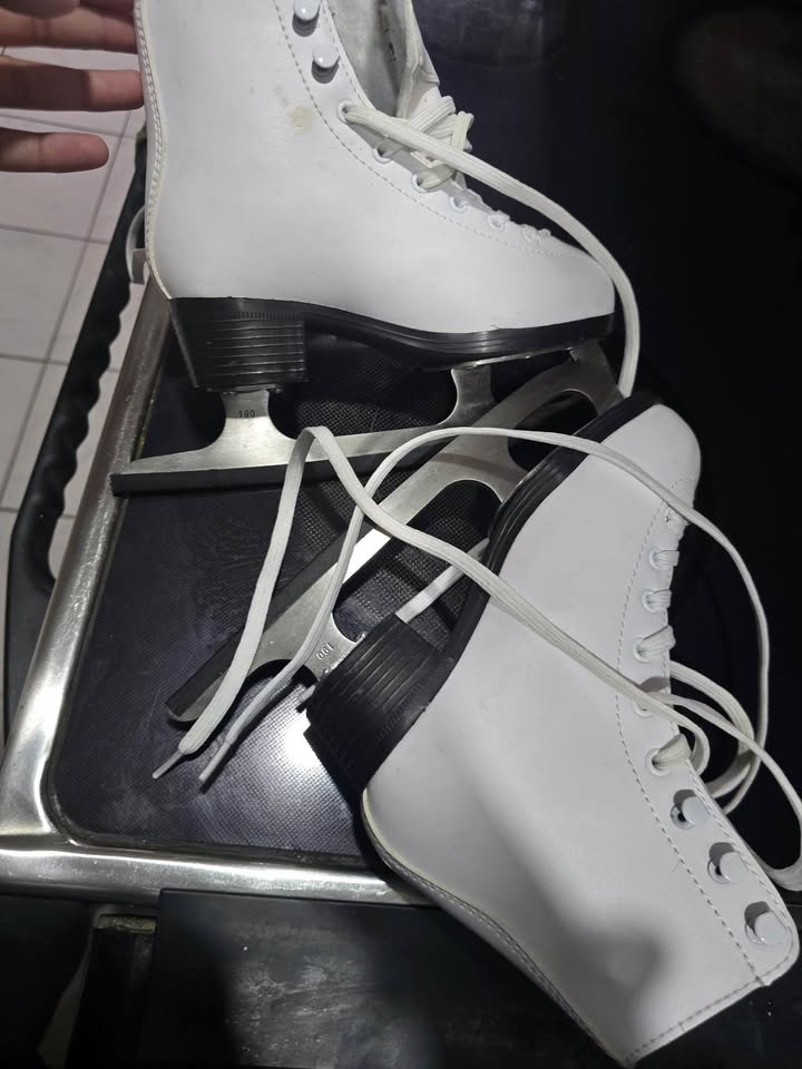 (2 pairs) White and Black Ice Skates - photo 3