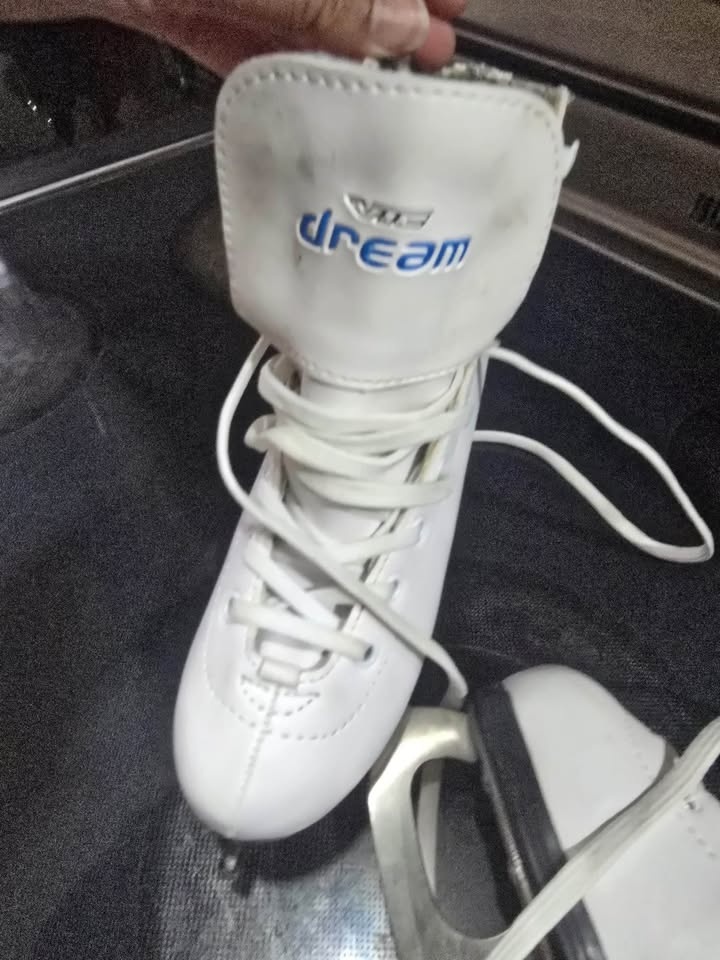 (2 pairs) White and Black Ice Skates - photo 5