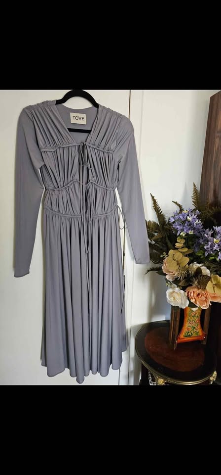 TOVE Ruched Tie Front Lexi Light Grey Semi-formal Dress - photo 3