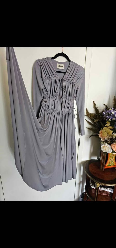 TOVE Ruched Tie Front Lexi Light Grey Semi-formal Dress - photo 4