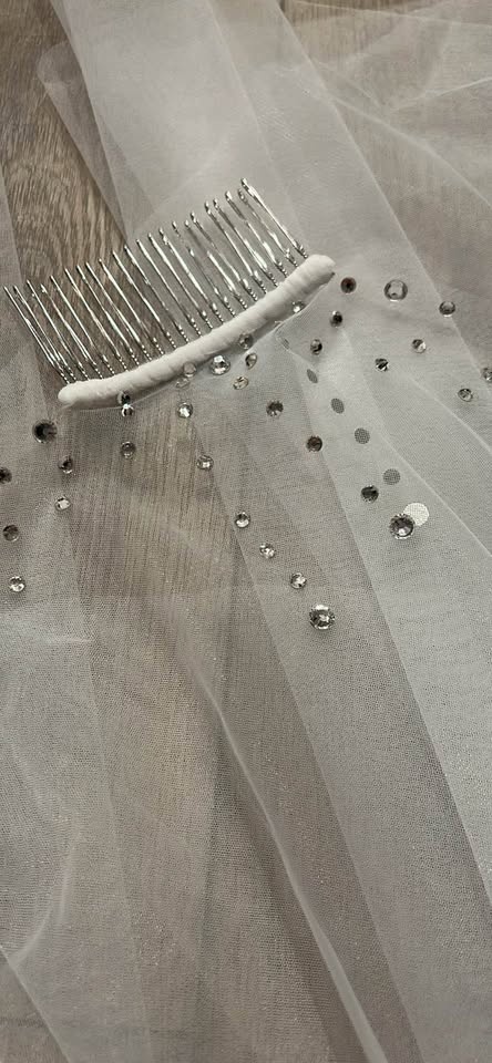 Soft white Veil with gem embellishments - photo 5