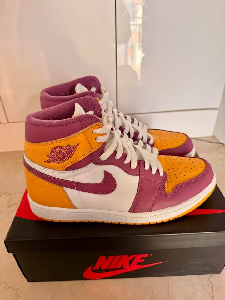 Air Jordan 1 Retro High OG Brotherhood - Size 9.5 - photo 2