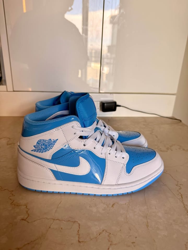 Jordan 1 Mid "Legend Blue" – Size 9.5 – Worn Once