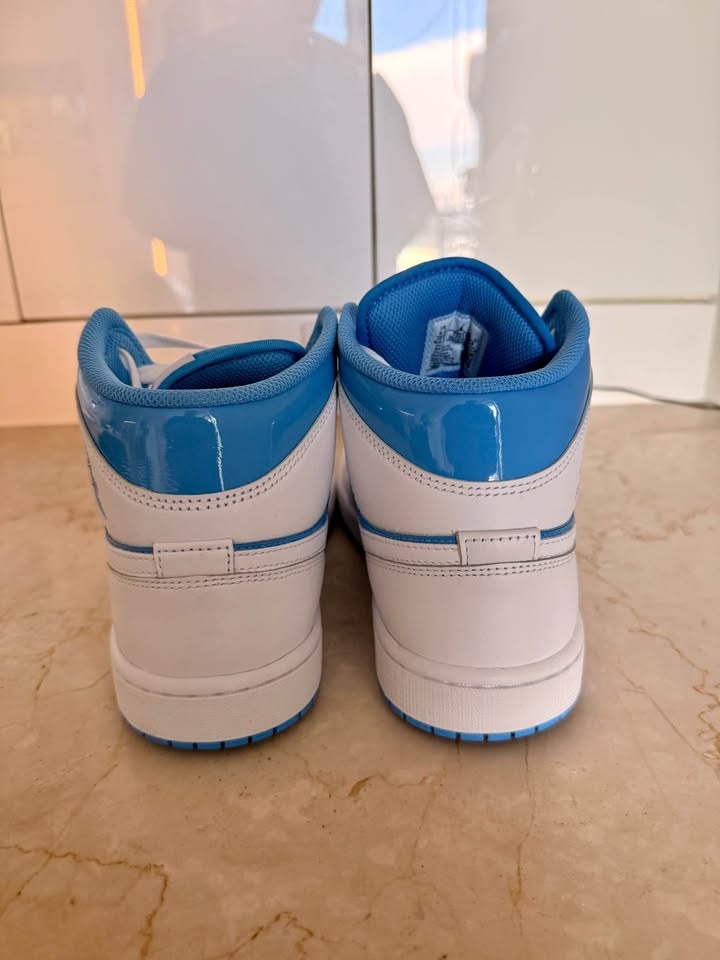 Jordan 1 Mid "Legend Blue" – Size 9.5 – Worn Once - photo 4