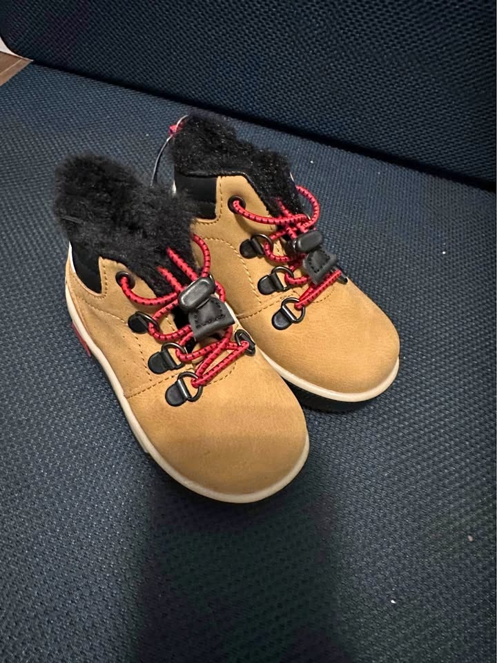 Toddler Winter Boots - EU 22 (Brand New)