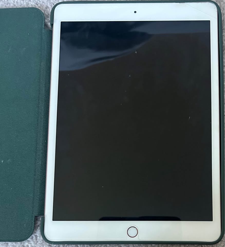 iPad 7th Generation - photo 2