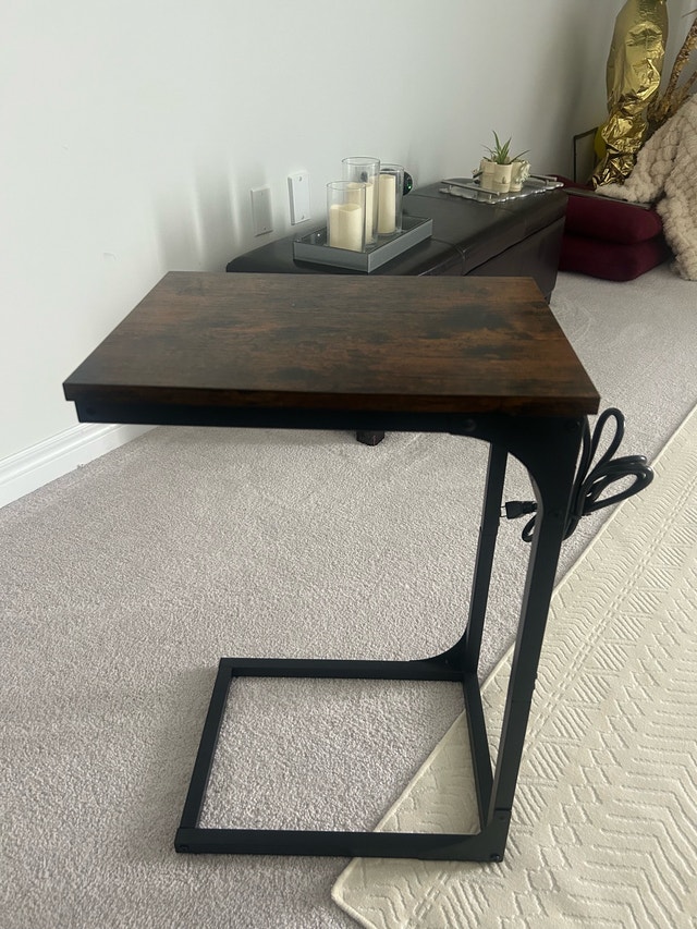 VASAGLE Side Table with Charging Station