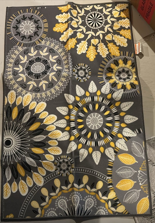 New Area Rug - Grey, White, Yellow Pattern