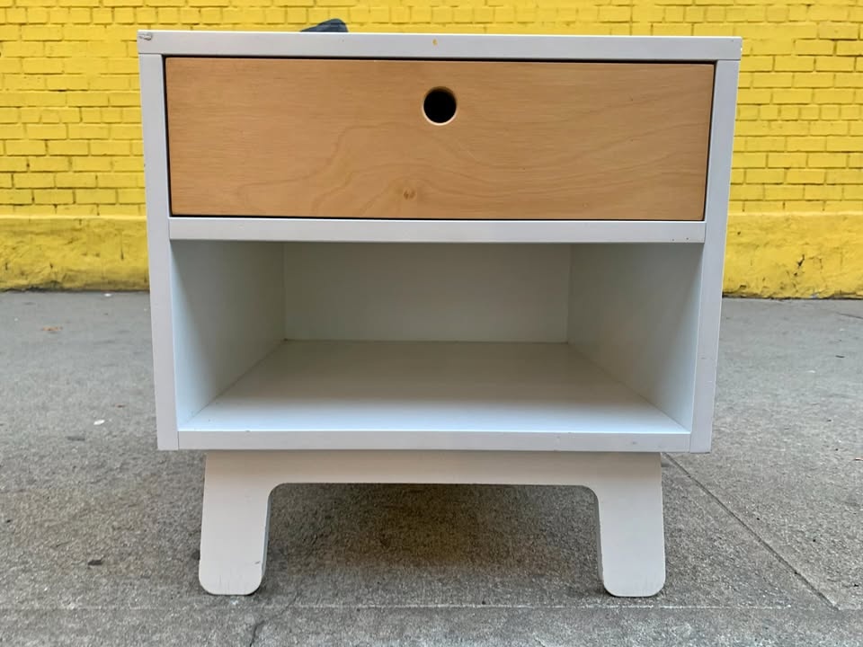 Oeuf Sparrow Nightstand