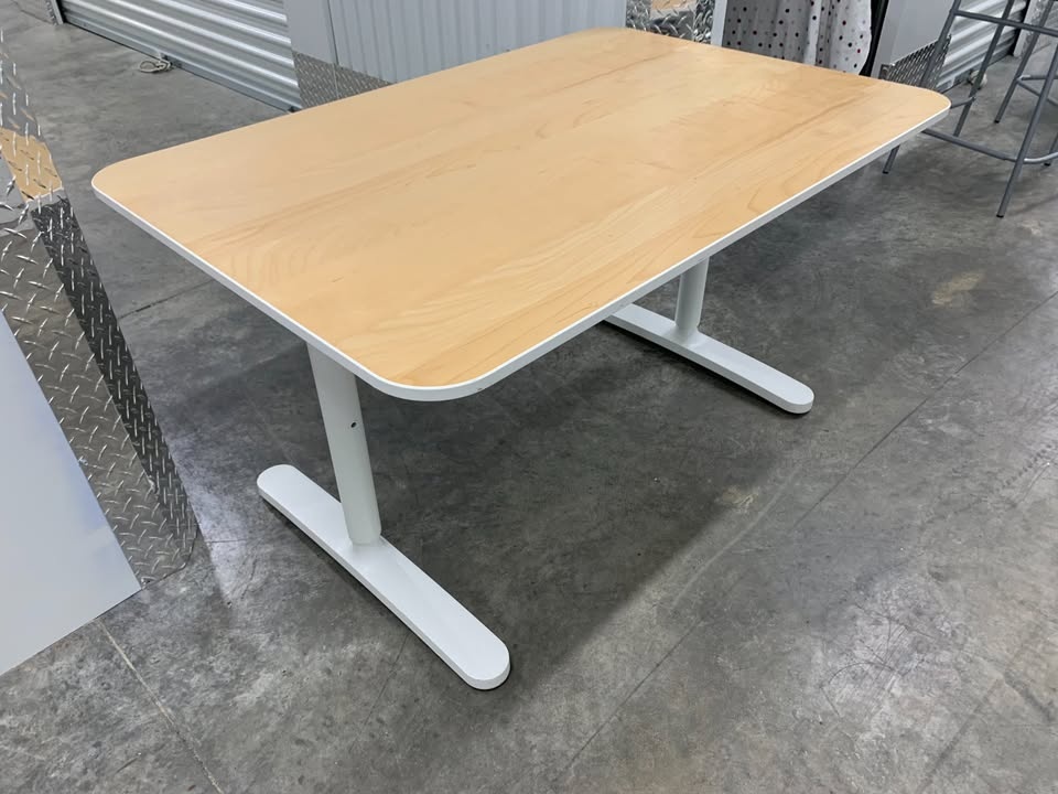 Height-Adjustable IKEA Bekant desk - photo 3