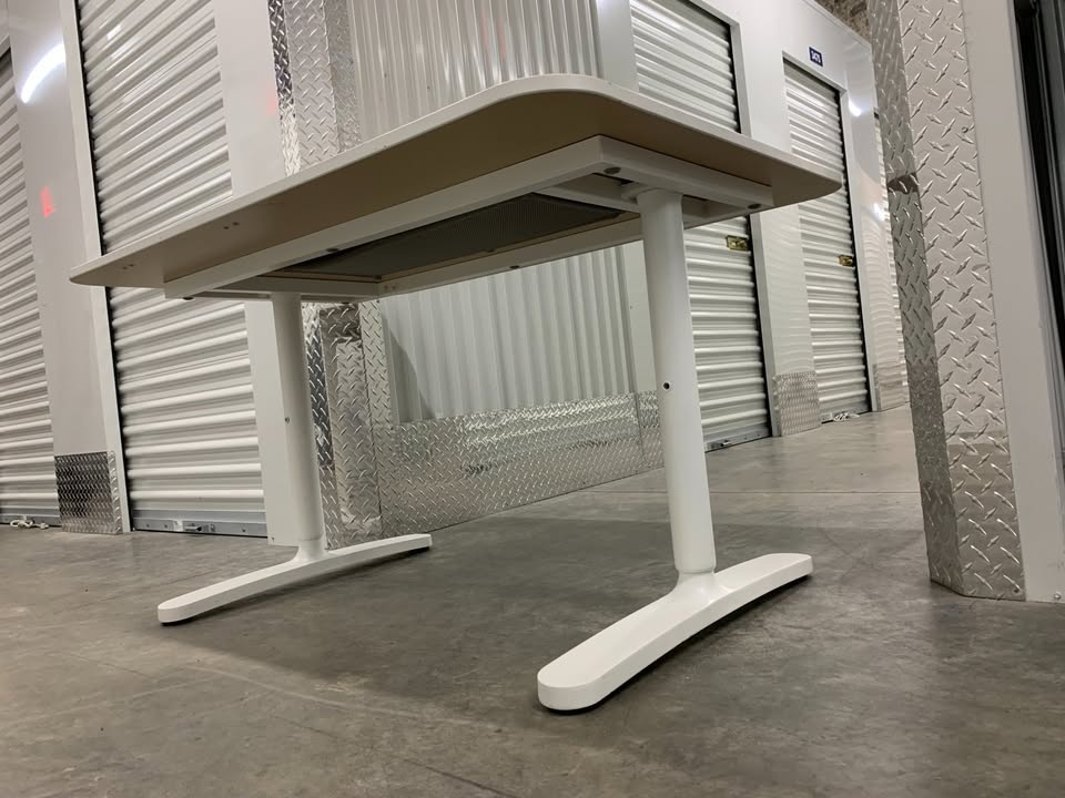 Height-Adjustable IKEA Bekant desk - photo 4